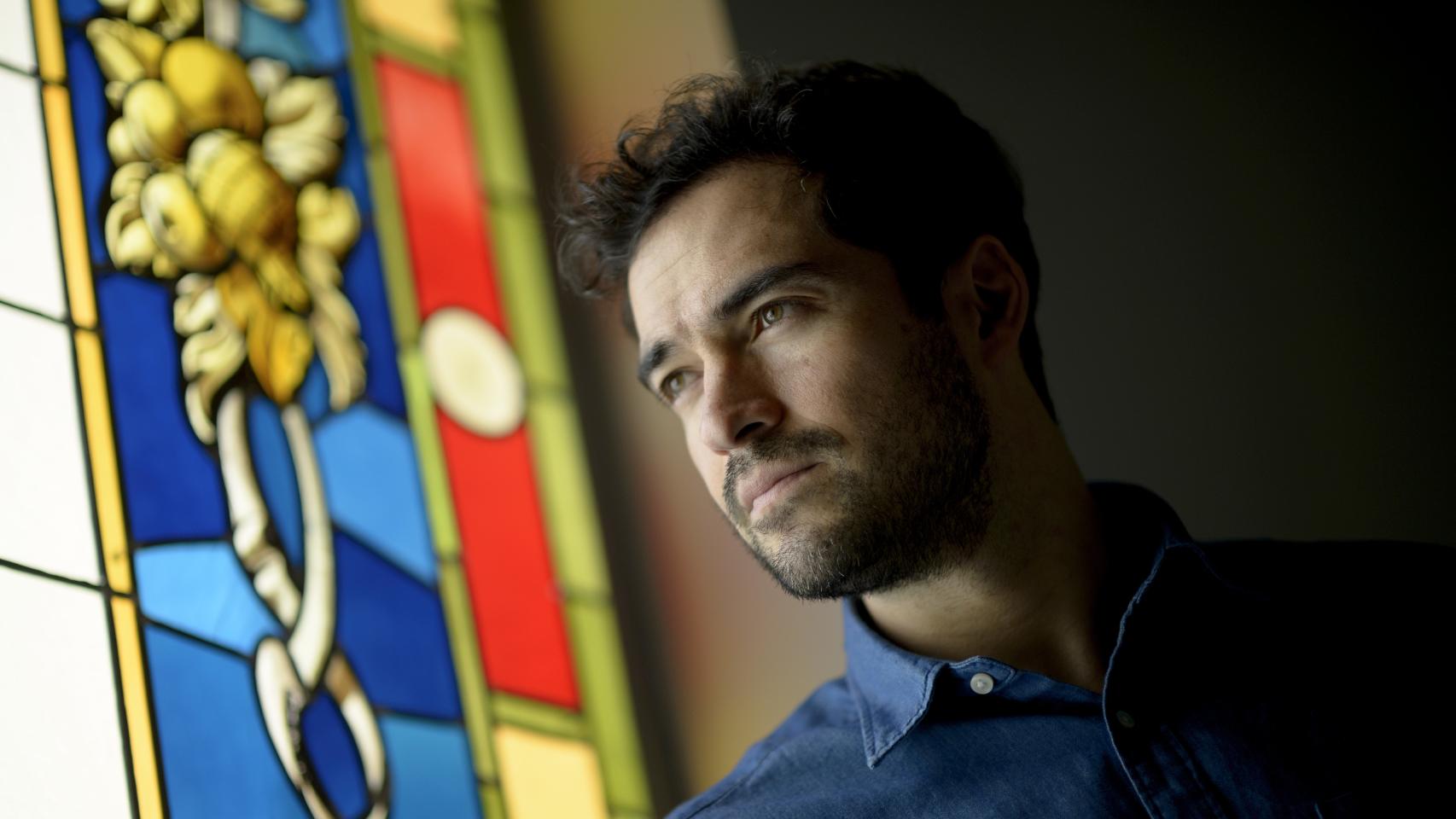 El actor mexicano Poncho Herrera interpreta a Ramón Mercader en El elegido.