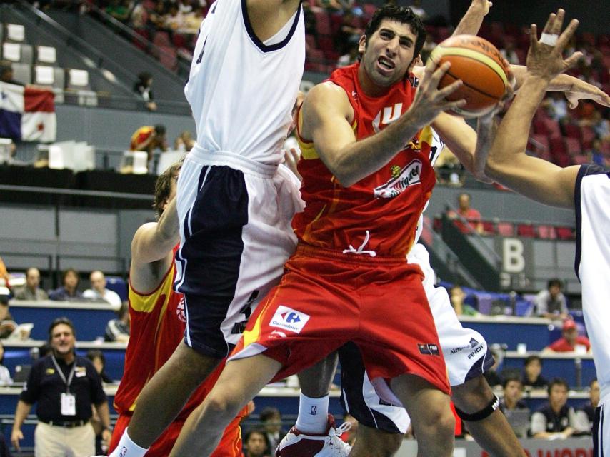 Mumbrú intenta anotar ante Panamá.