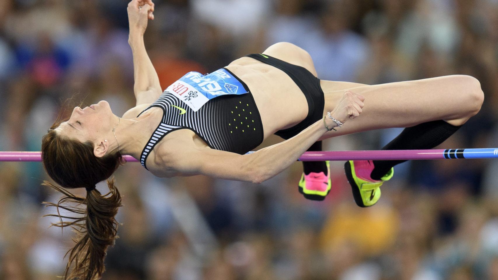 Ruth Beitia supera el listón en Zúrich.