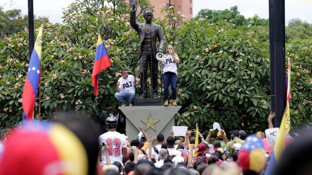 La esposa del opositor Leopoldo López, Lilian Tintori, en la manifestación.