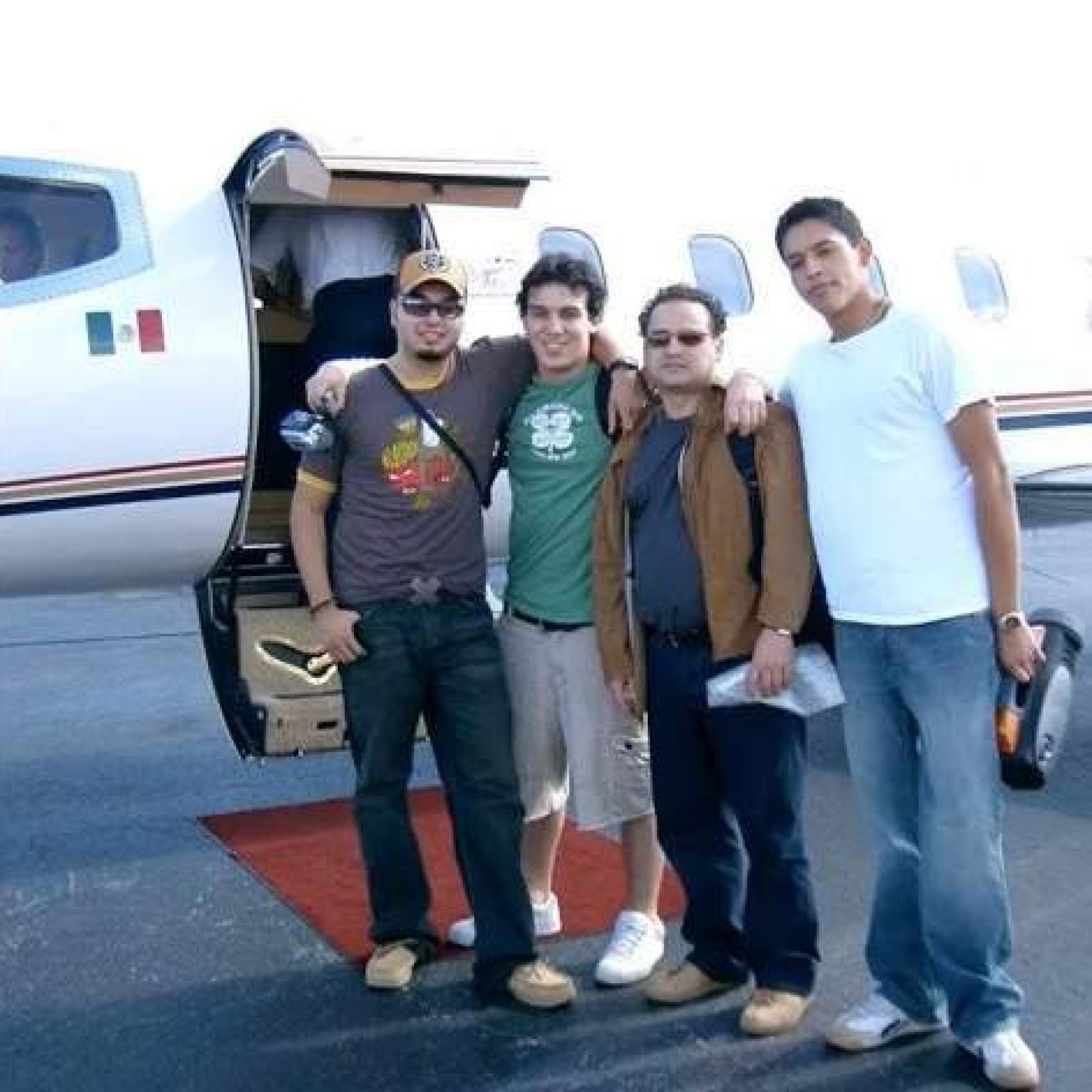 Viajando con sus hijos que le ayudaban en sus presentaciones