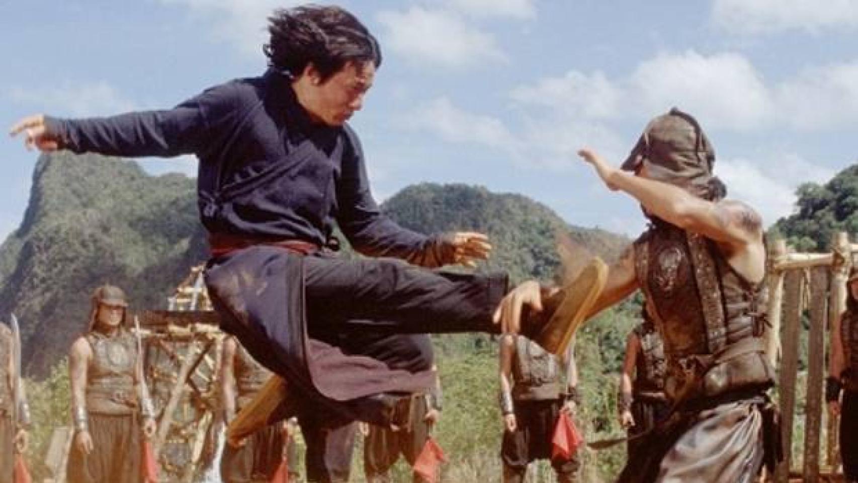 Una de las muestras de las habilidades marciales de Chan.