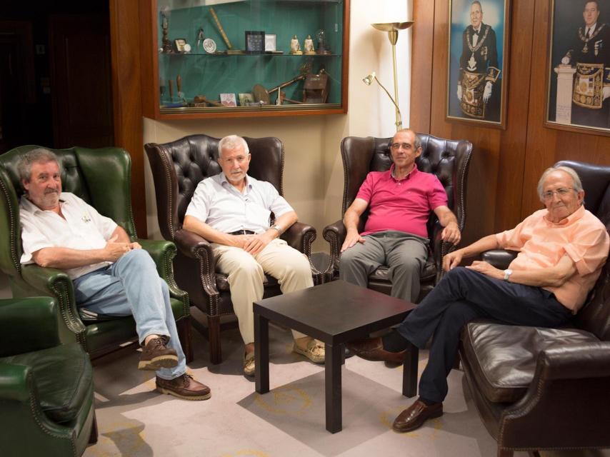 Los cuatro hermanos masones que comparten su experiencia.