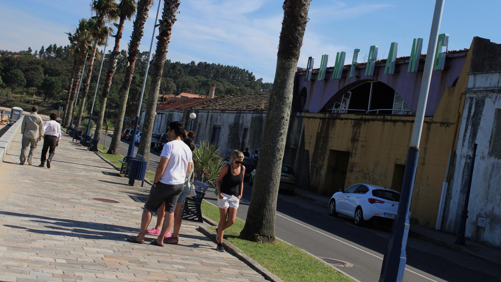 Hangares abandonados de una antigua zona industrial.