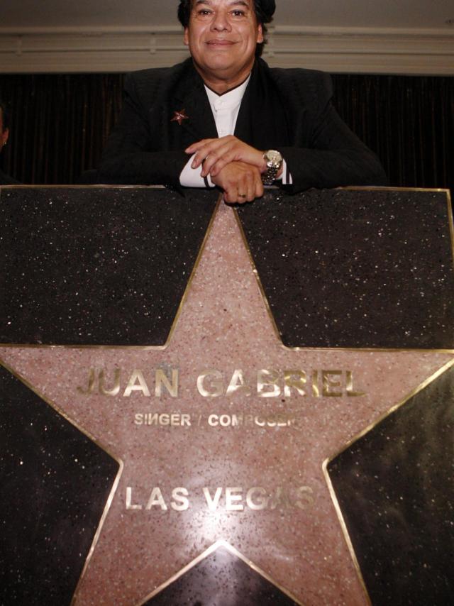 El cantante recibió su estrella en el 2009