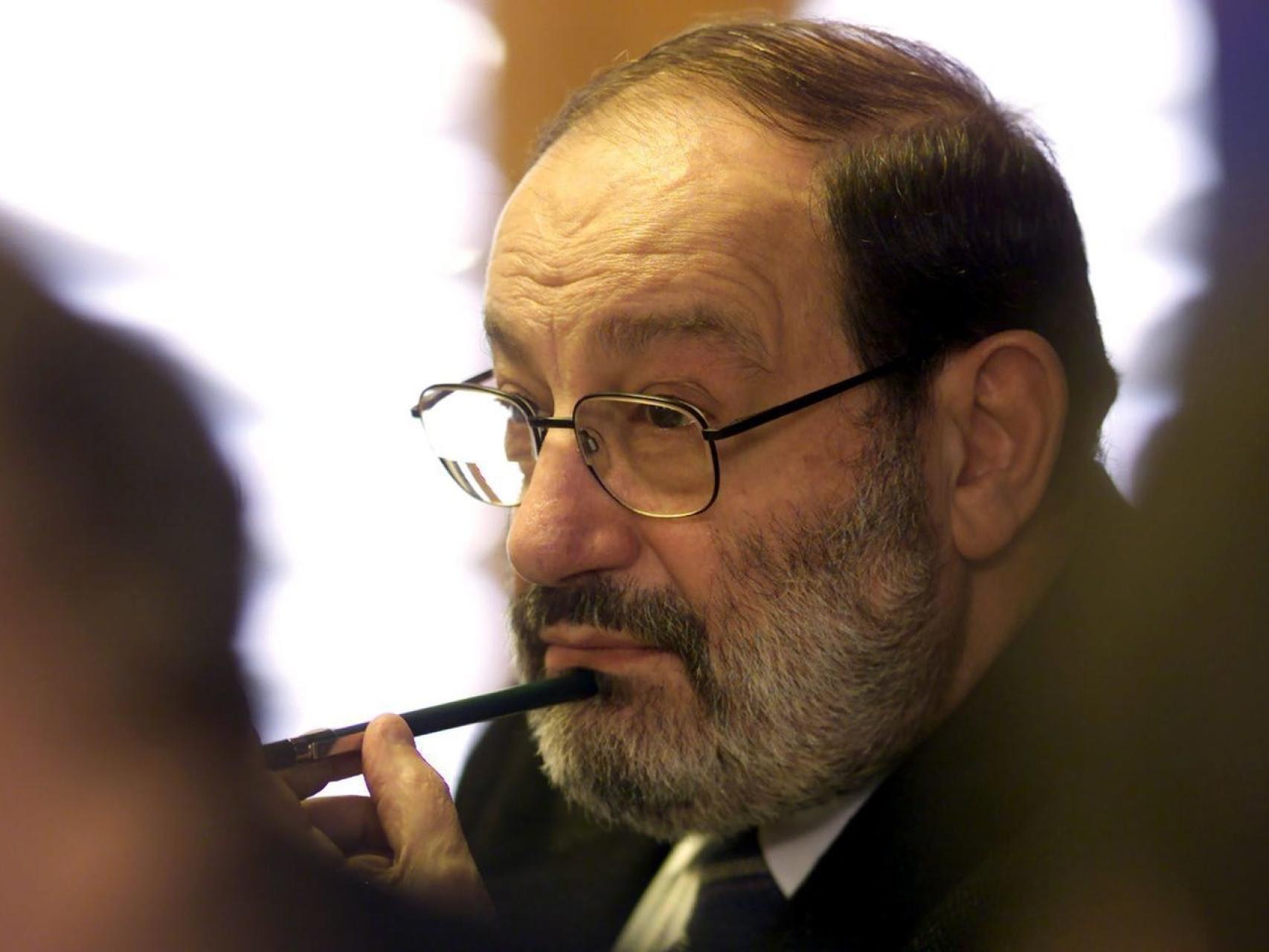 Umberto Eco, intocable italiano universal según el crítico Berardinelli.