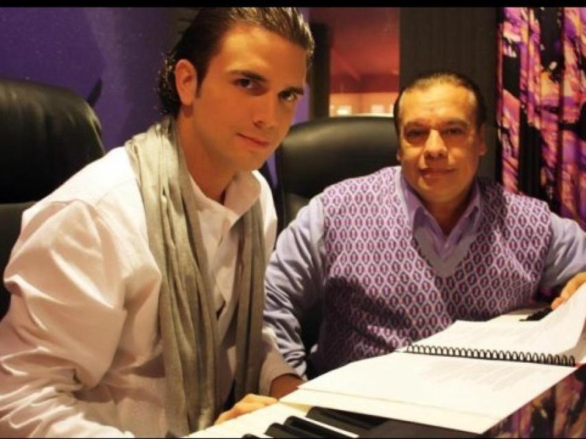 Juan Gabriel y su ahijado preparando el disco que este le produjo en 2009