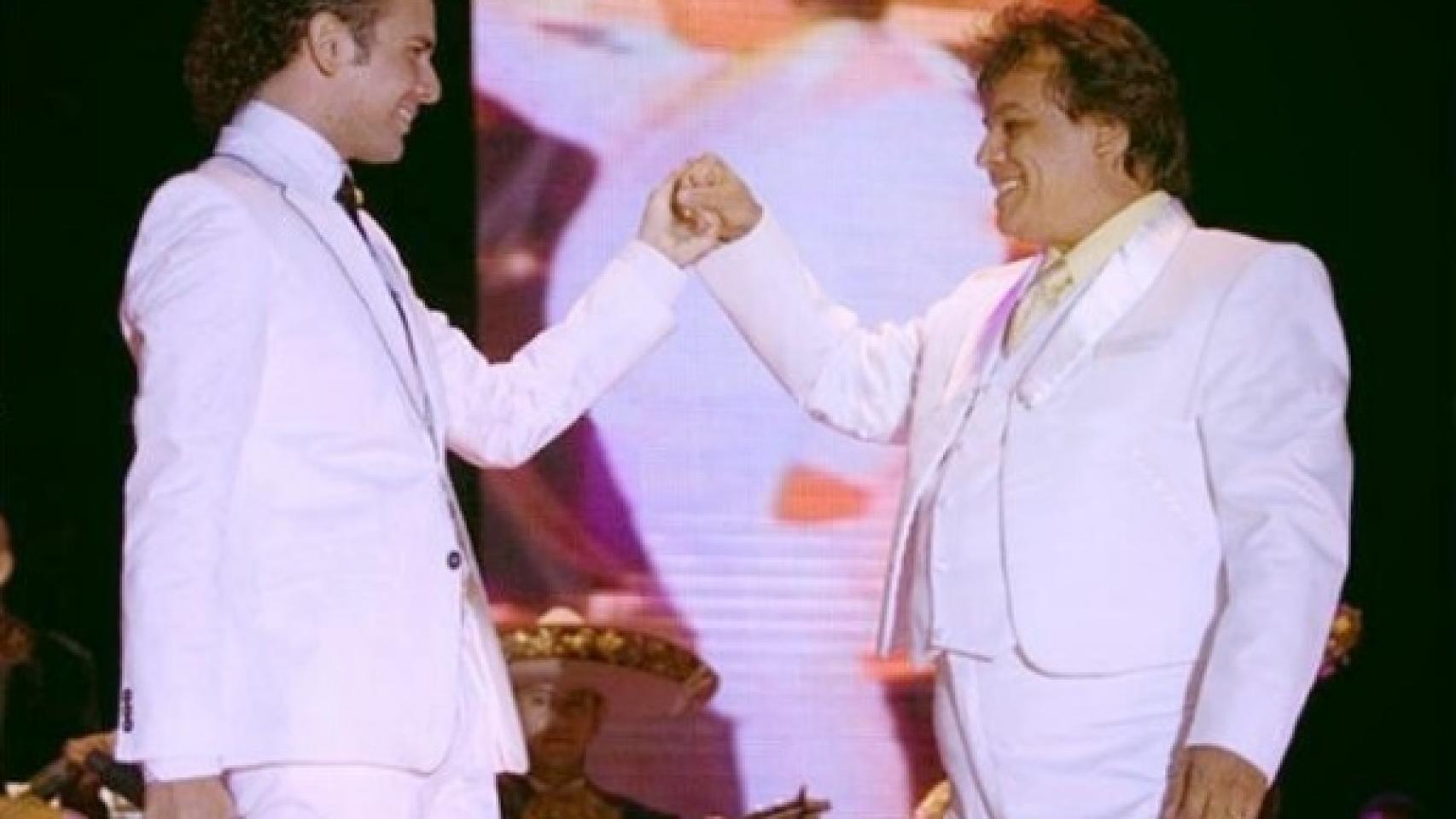 Jas y Juan Gabriel juntos en el escenario