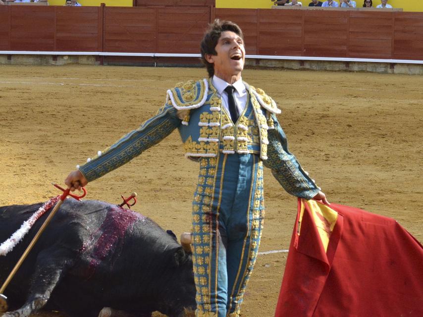 Castella con el cuarto de la tarde.