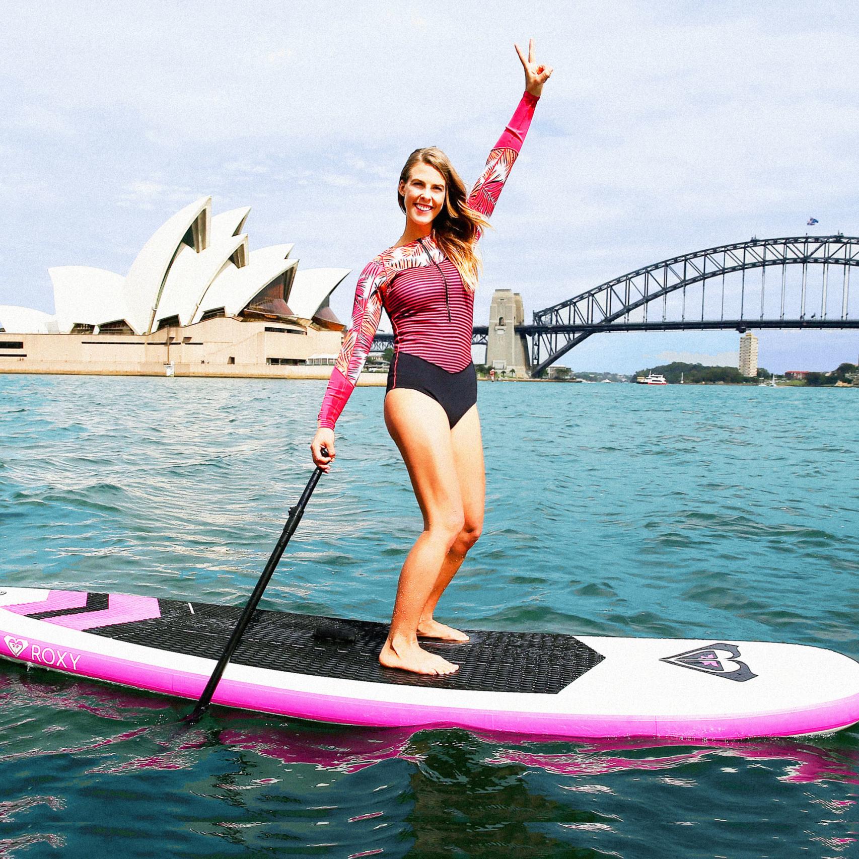 Disfruta mientras tonificas tu cuerpo. Modelo de Roxy para primavera-verano 2016.