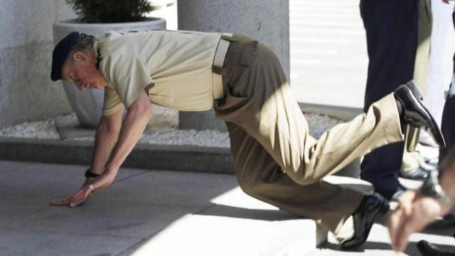 El rey emérito tropieza.