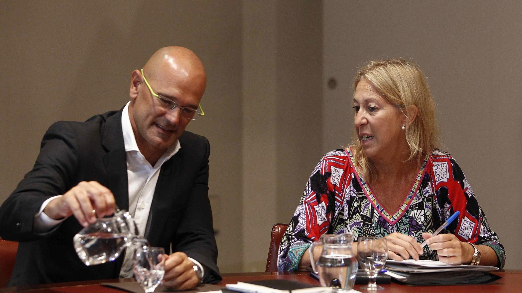 El consejero de Asuntos Exteriores de la Generalitat, Romeva, junto a la de Presidencia, Munté.