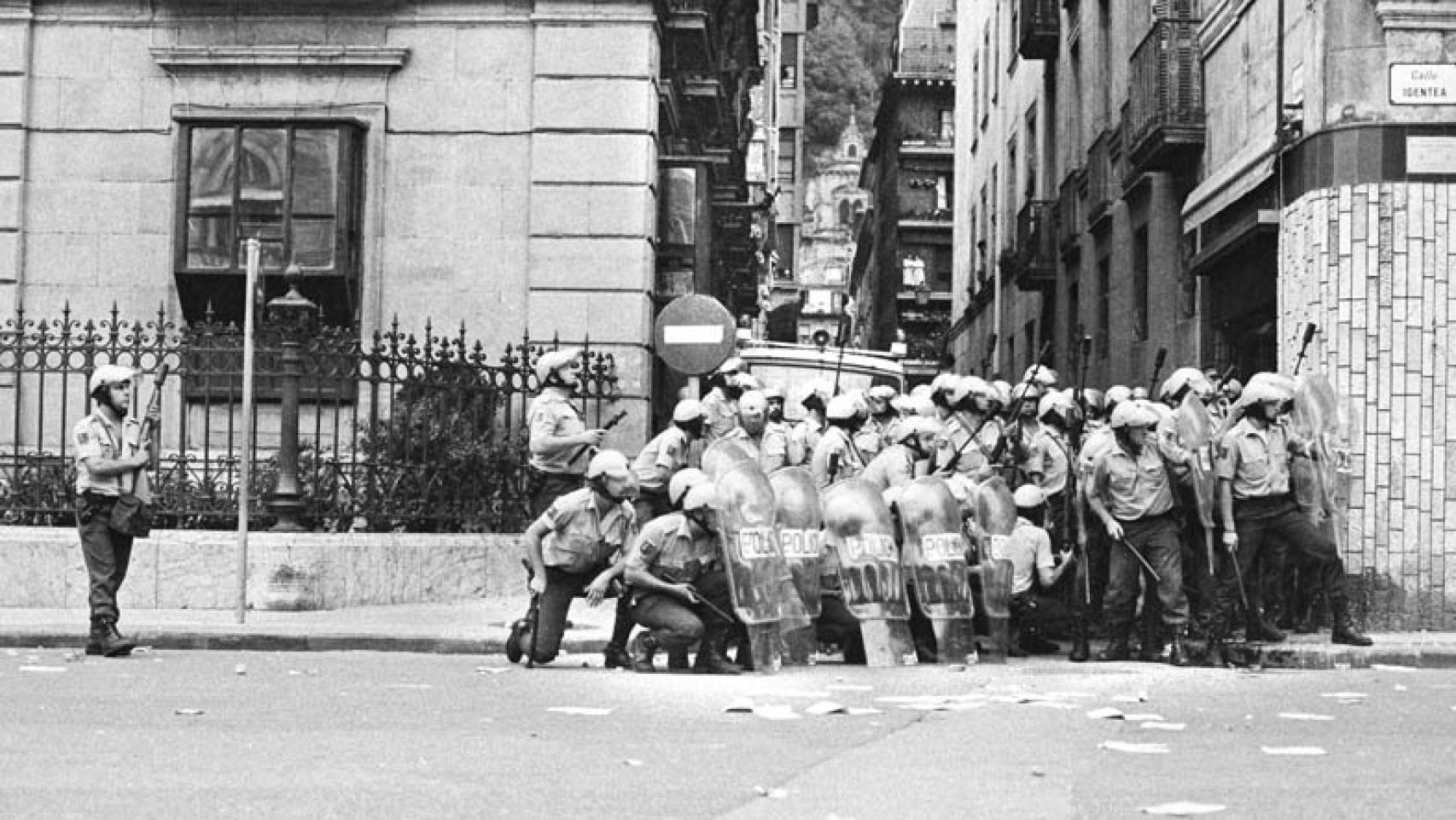 La obra del fotoperiodista Clemente Bernard es analizada por Edurne Portela.