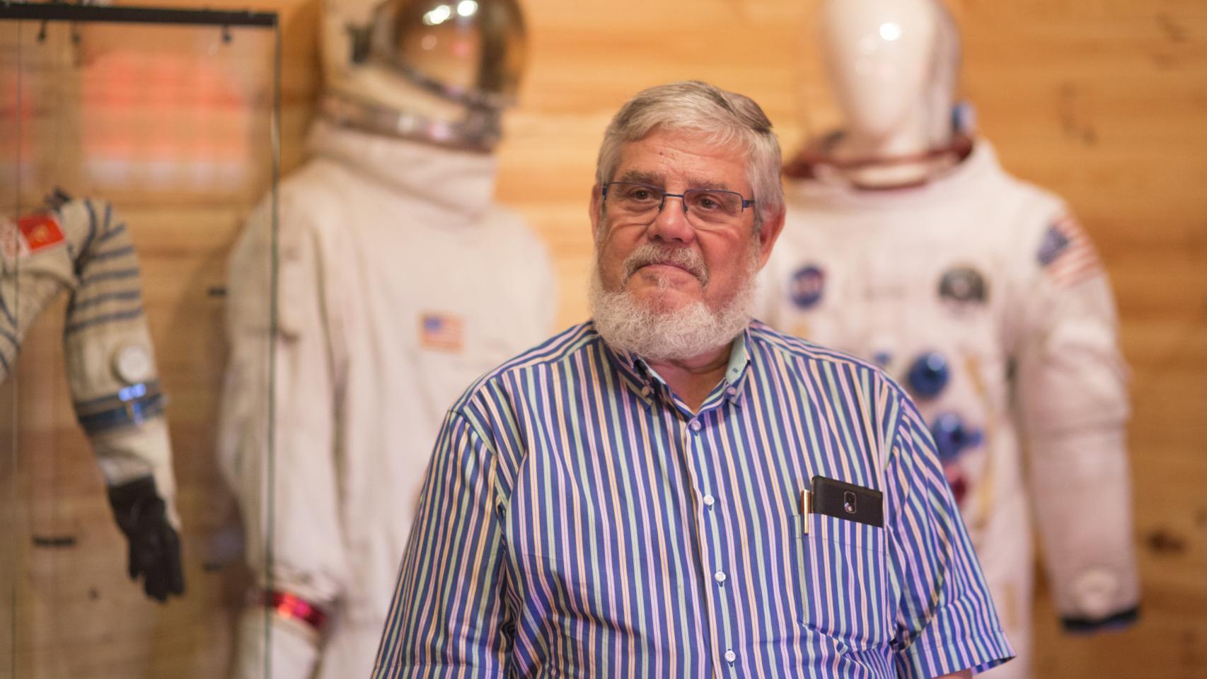 Grandela trabajó durante muchos años en el Centro de Seguimiento de las Misiones Apolo.