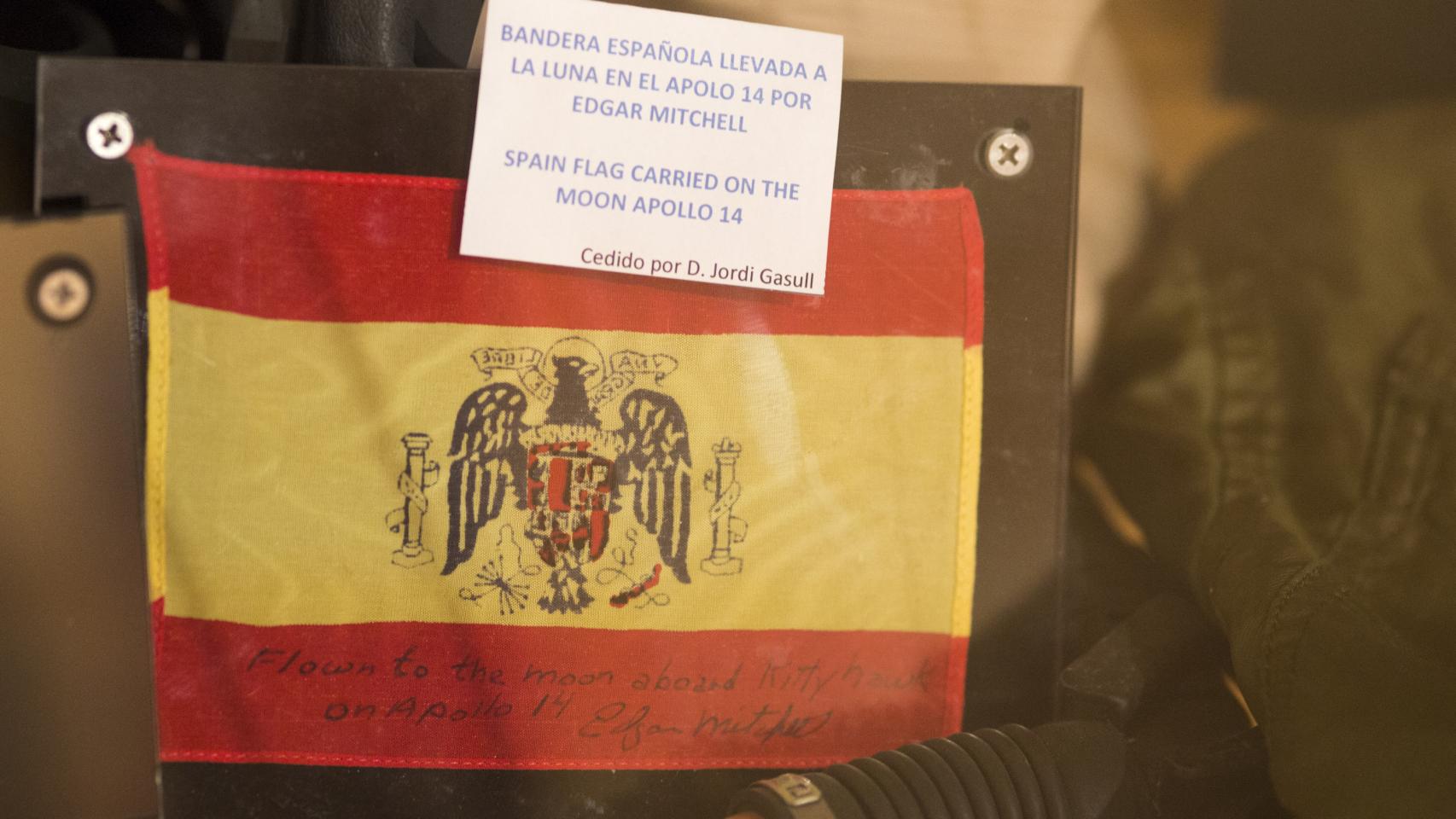 Esta bandera española estuvo en la Luna a bordo del Apolo 14.