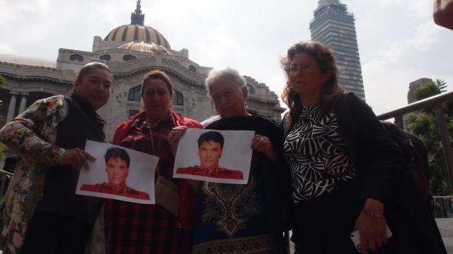 Fans que acuden a despedirse de Juan Gabriel