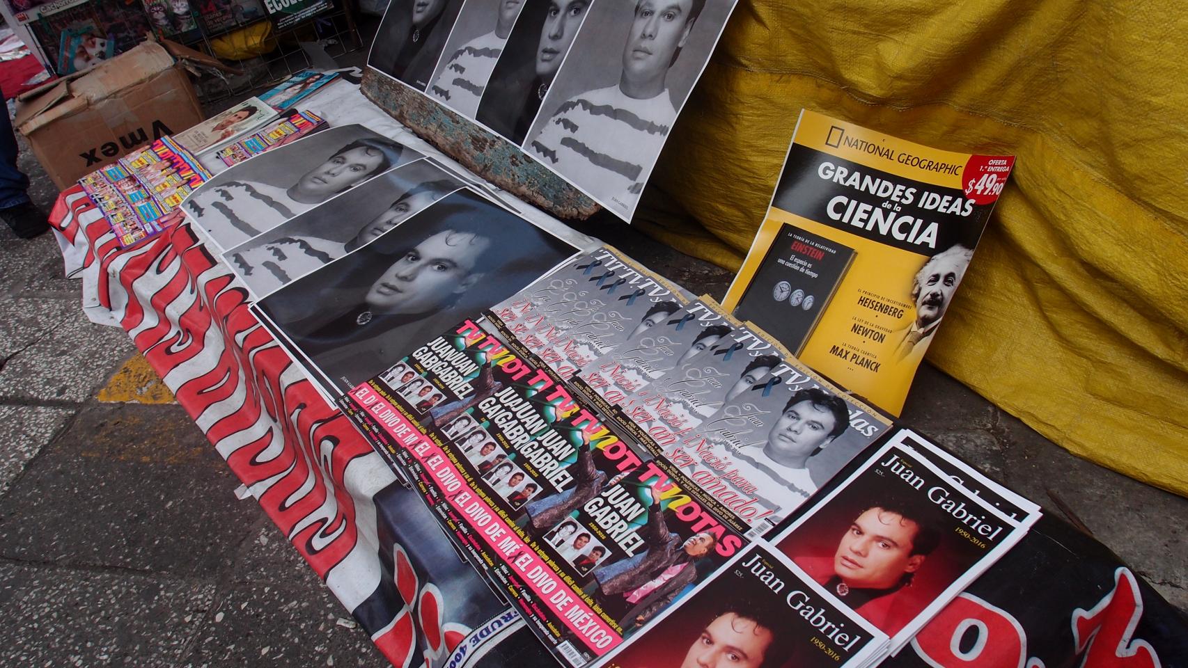 Los kioscos han puesto a la venta imágenes del Divo de Juárez