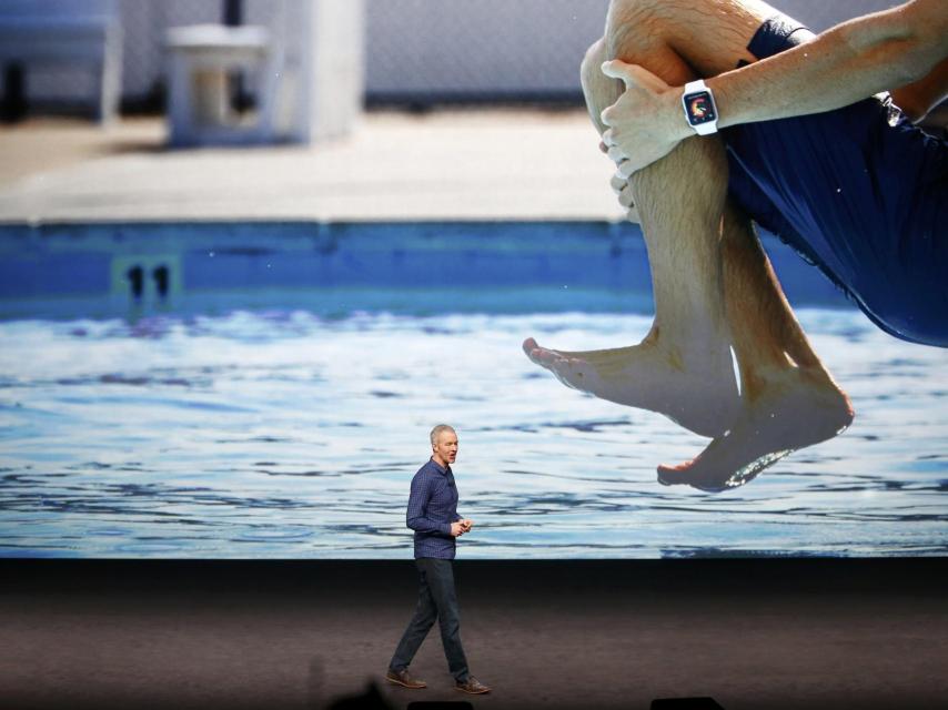 A nadar con el Apple Watch Series 2.