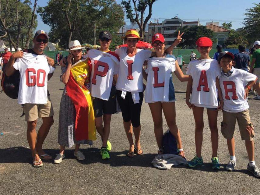 La familia apoyando a Pilar en su competición ecuestre de los JJOO de Río.