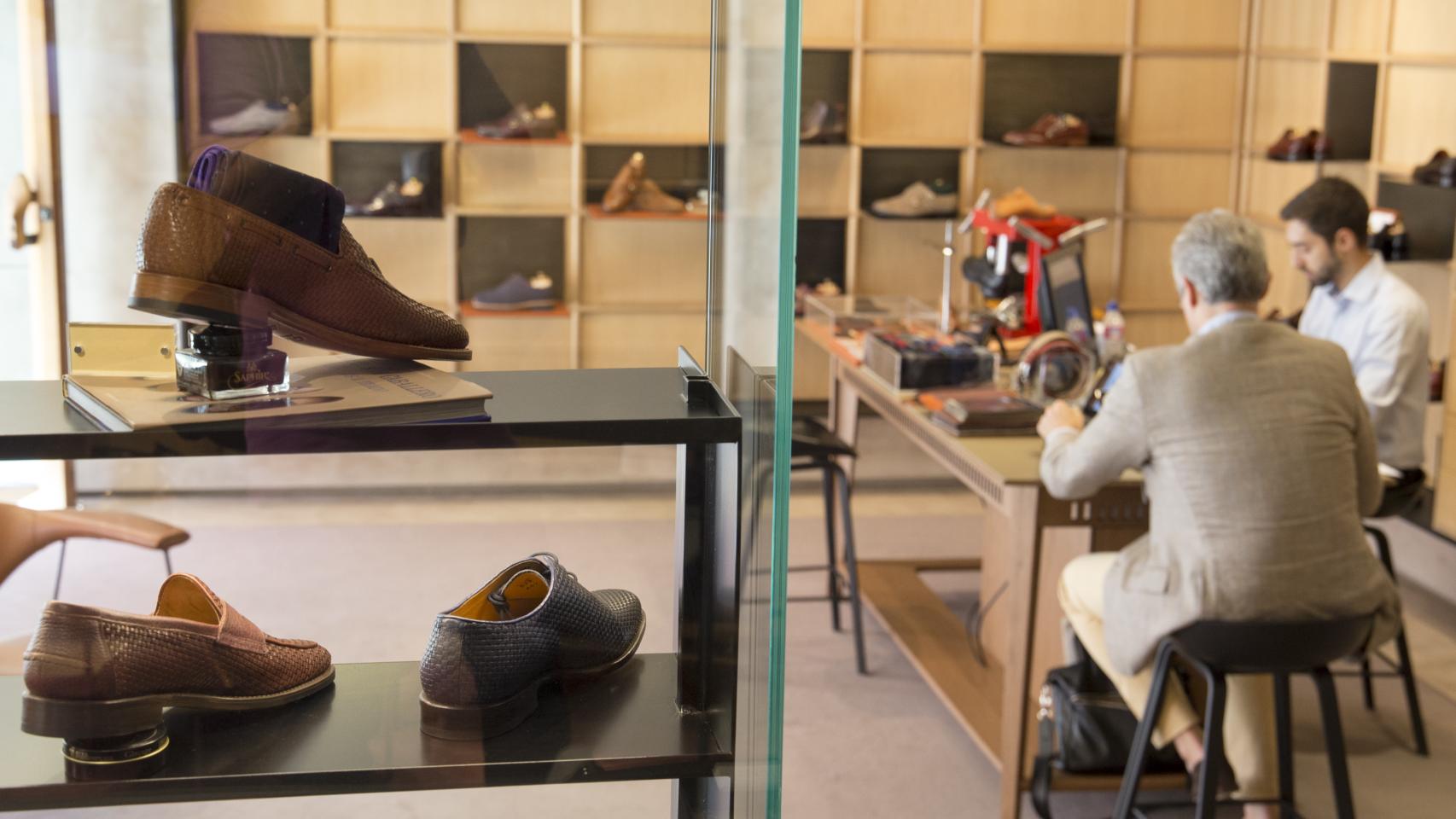 Interior de la zapatería Glent.