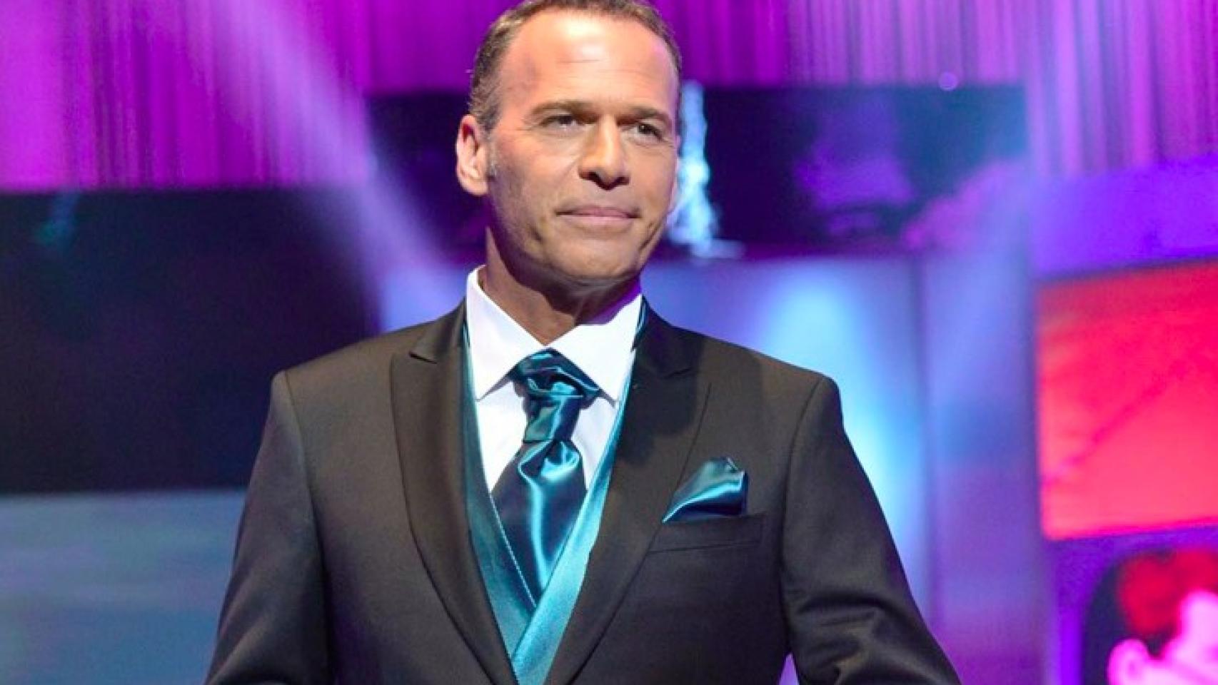 El presentador Carlos Lozano