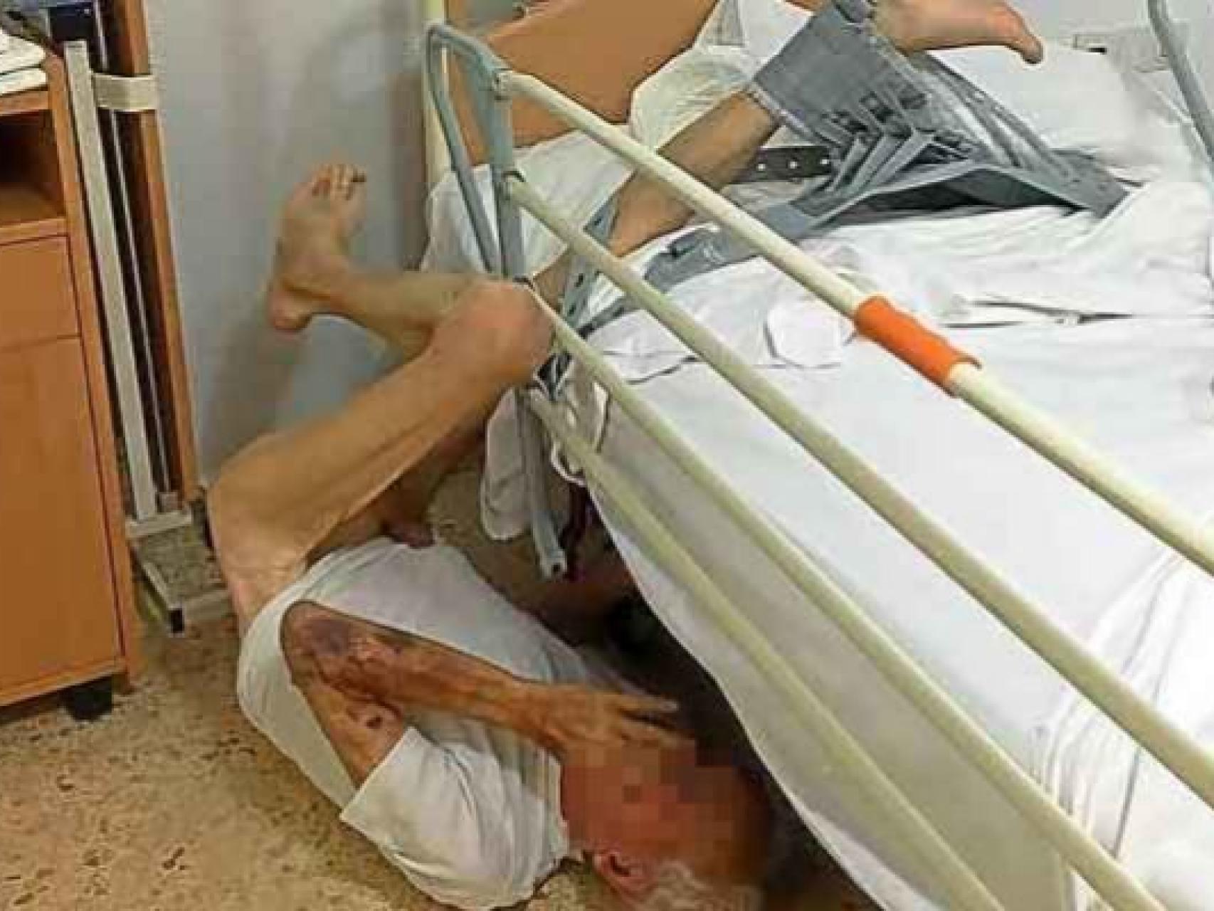 La fotografía del anciano caído en la cama de la residencia.