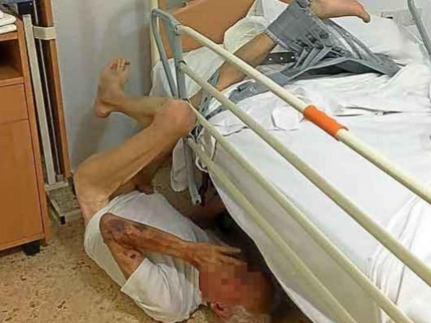 La fotografía del anciano caído en la cama de la residencia.