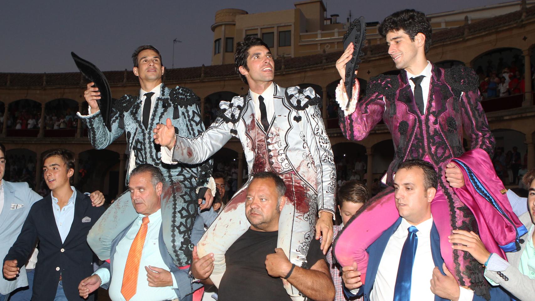 Manzanares , Rivera Ordóñez y López Somón salen a hombros de la Goyesca