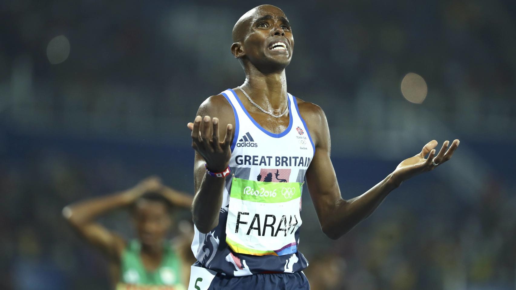 Mo Farah celebra la victoria en la final de los 5.000 de los Juegos de Río.