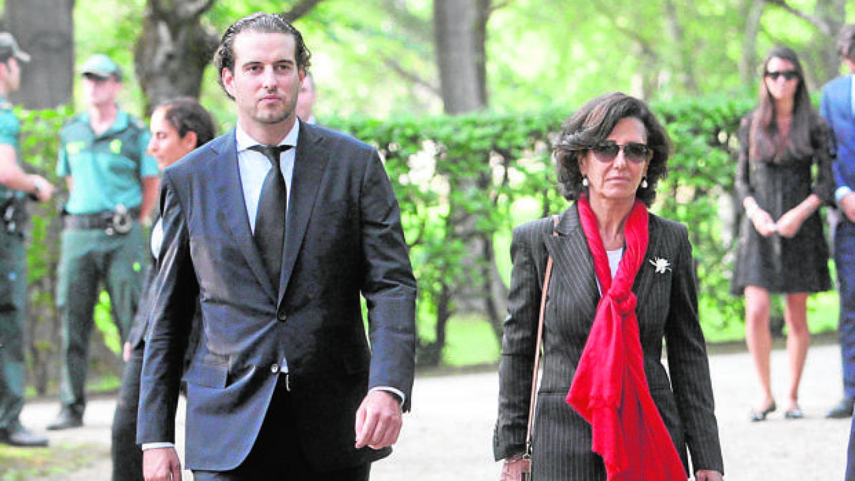 Felipe Morenés junto a su madre, Ana Patricia Botín.