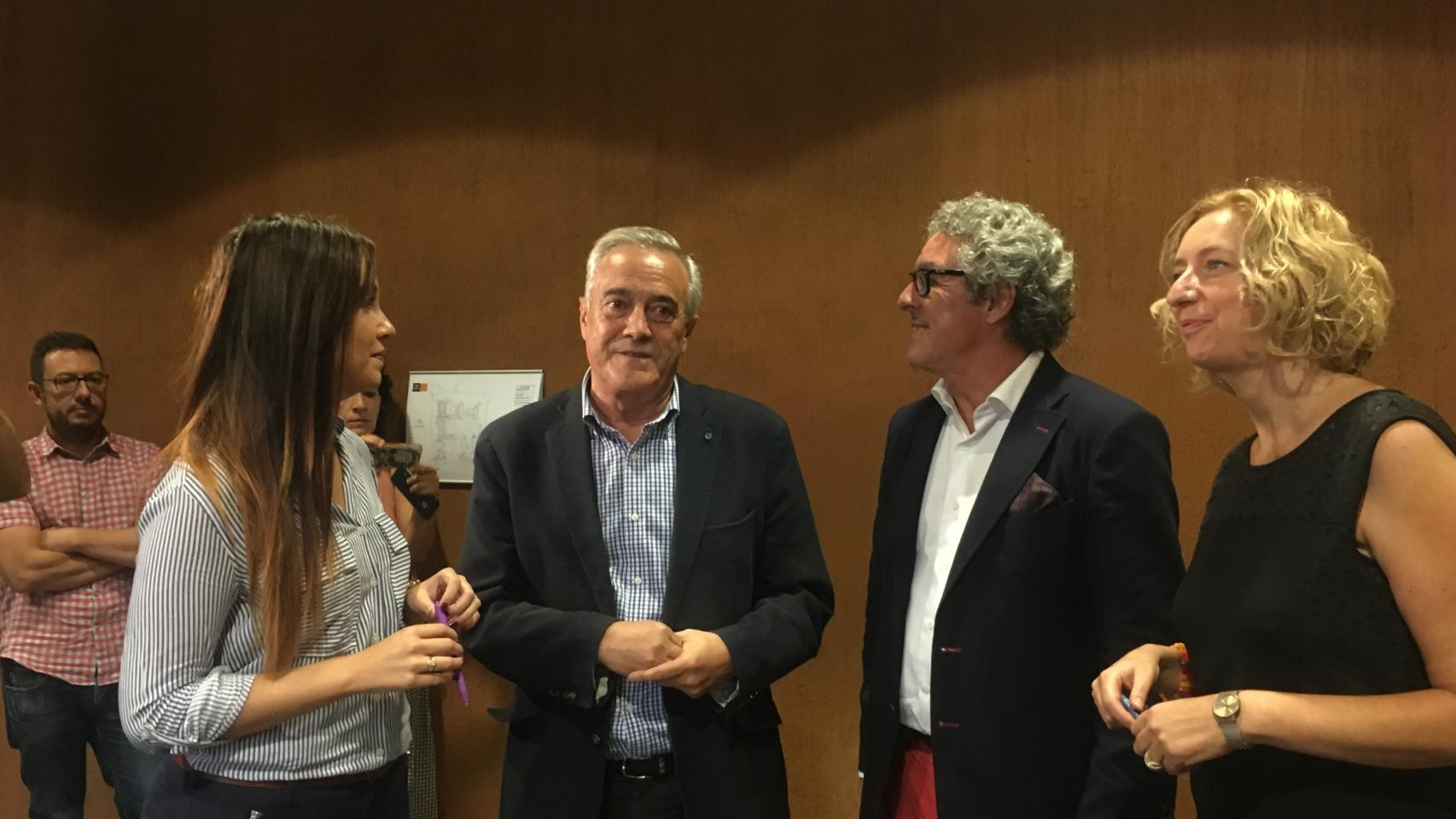 Los firmantes del pacto de izquierdas en el Gobierno de Aragón.