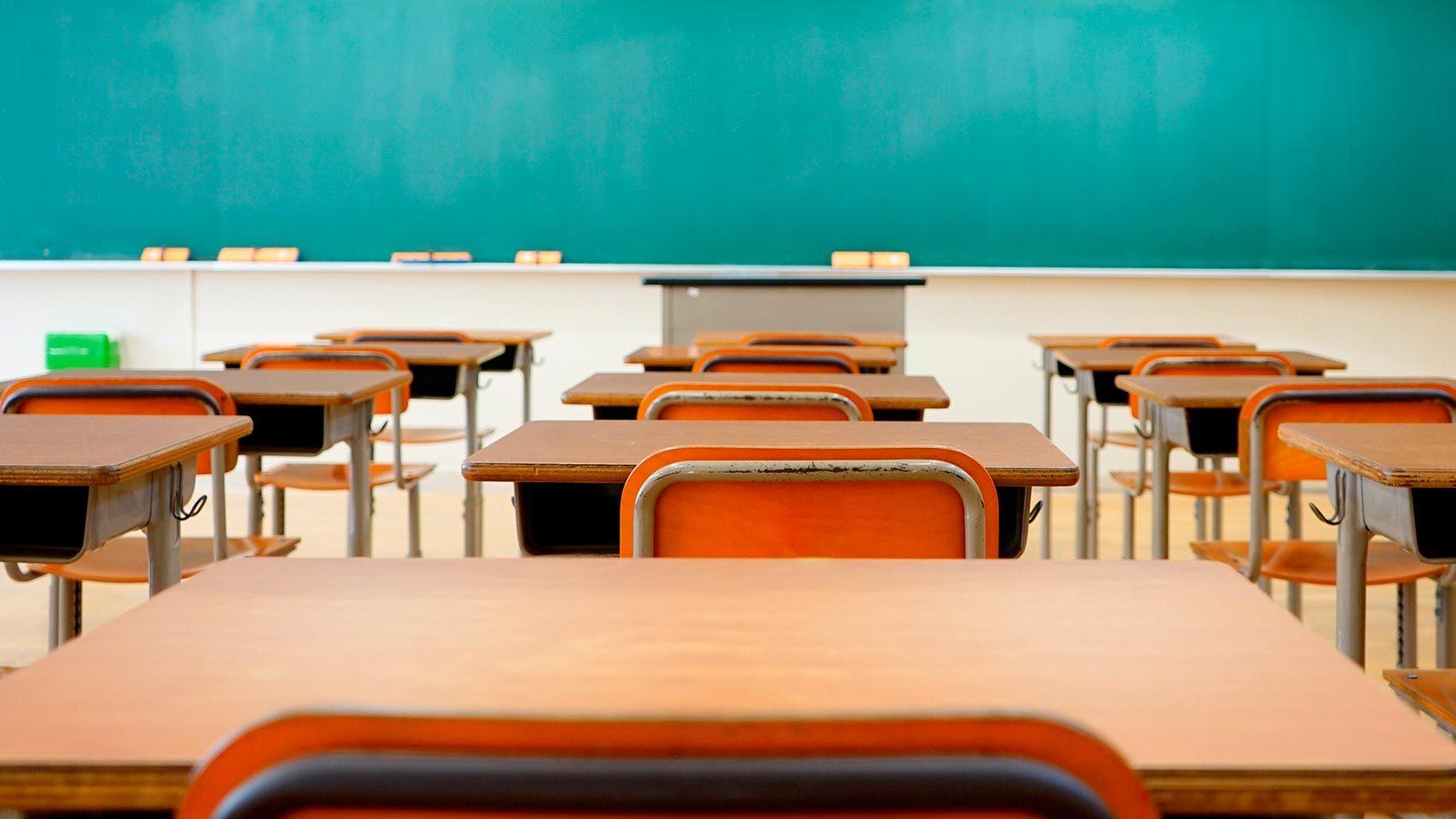 Una clase de instituto vacía.