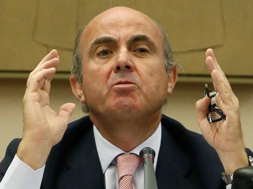 Luis de Guindos, durante su comparecencia en la Comisión.