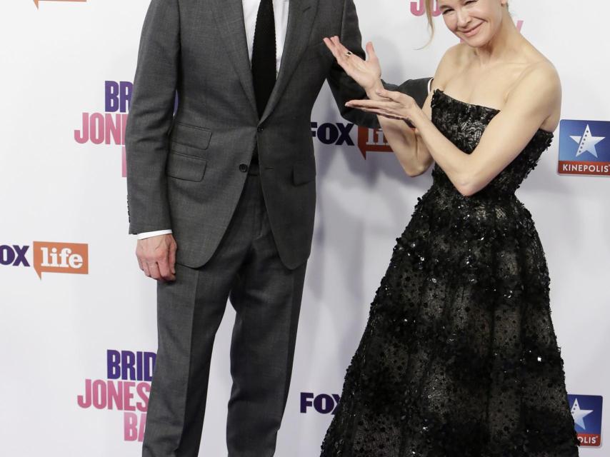 Renée junto a Colin Firth en la première de Madrid.
