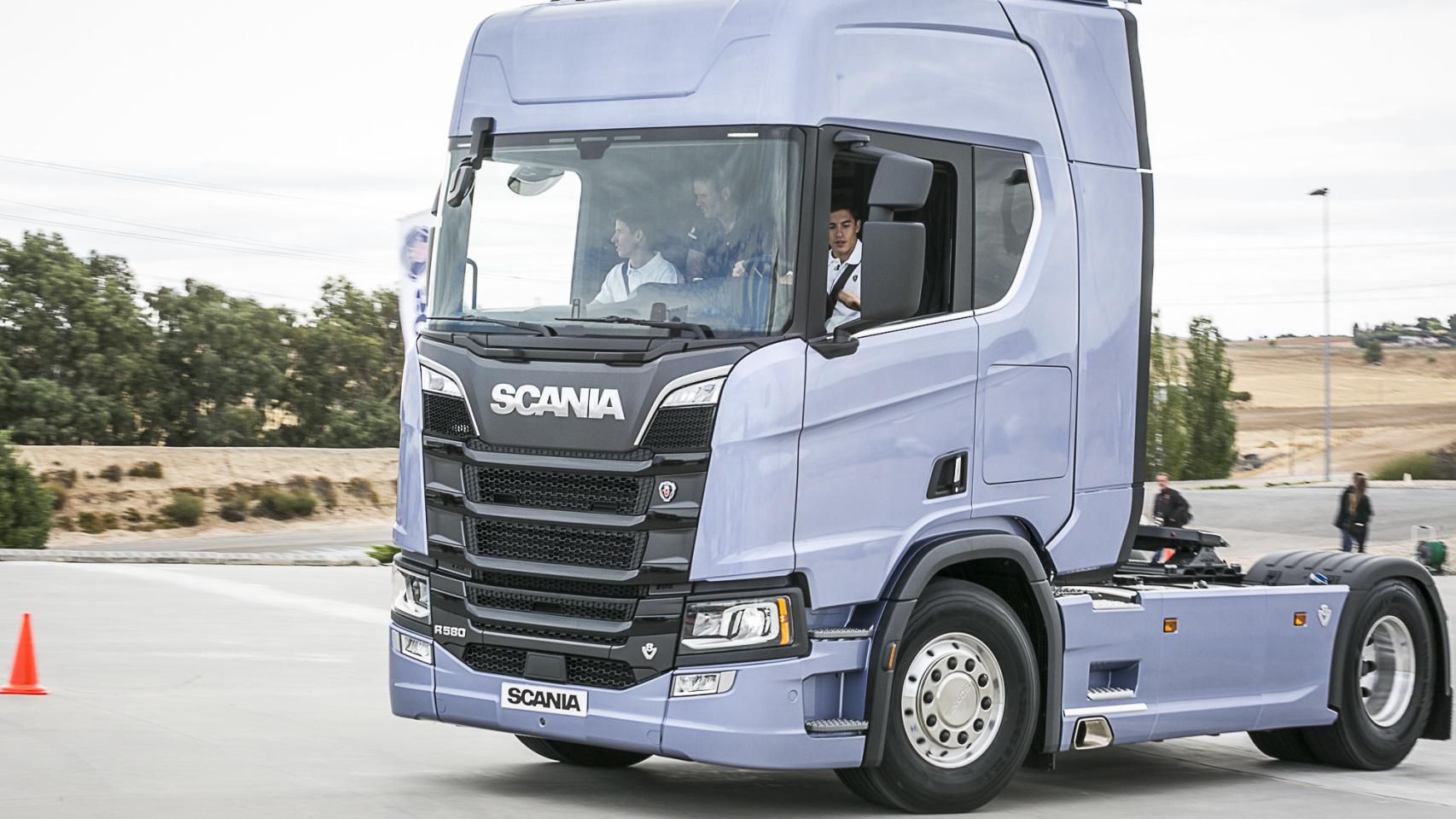 Marc Márquez conduce el camión.