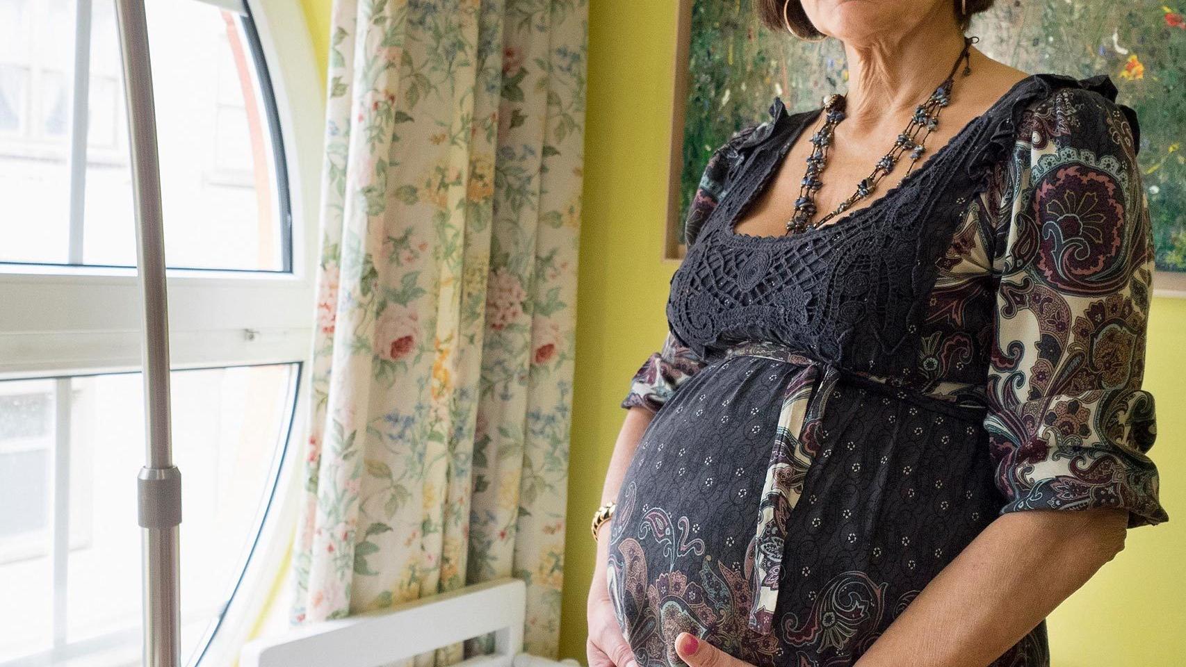 Lina Álvarez, embarazada a los 62 años.