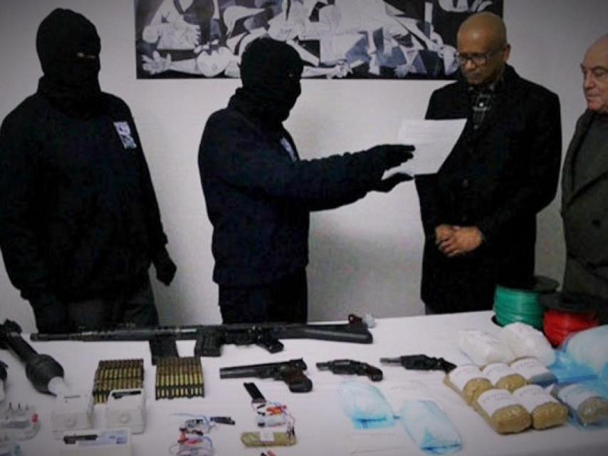 El desarme que ETA escenificó ante la Comisión de Verificadores Internacionales.