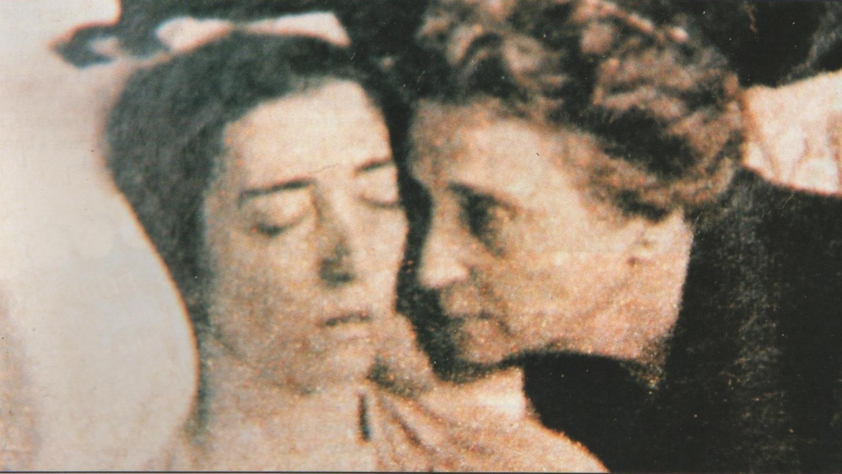 Imagen de Margarita Ruiz de Lihory junto a su hija muerta.