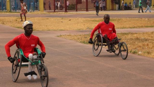 Miembros del equipo de la Cruz Roja.