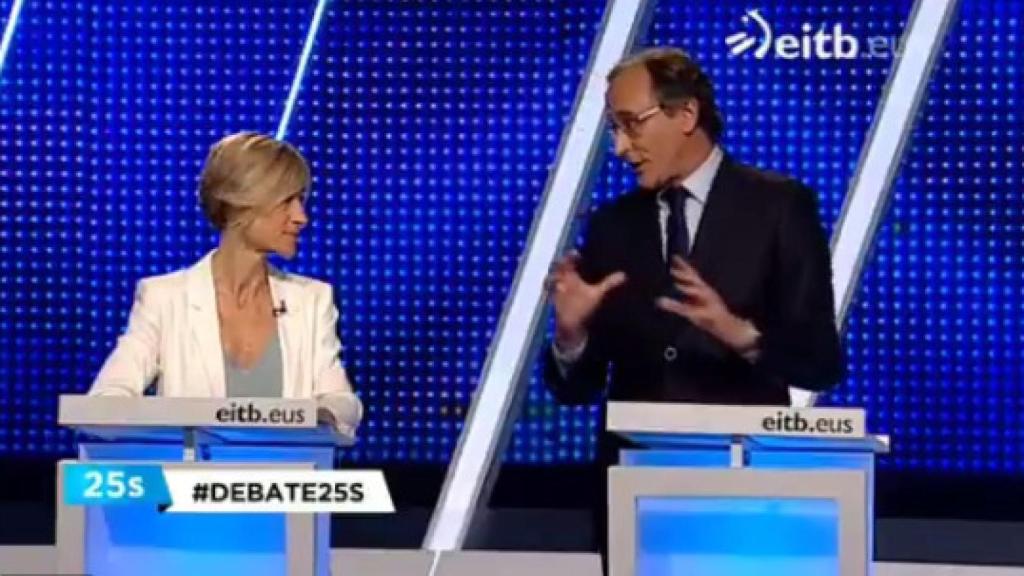 El momento del debate vasco: Alonso no le aguanta la mirada a Zabala