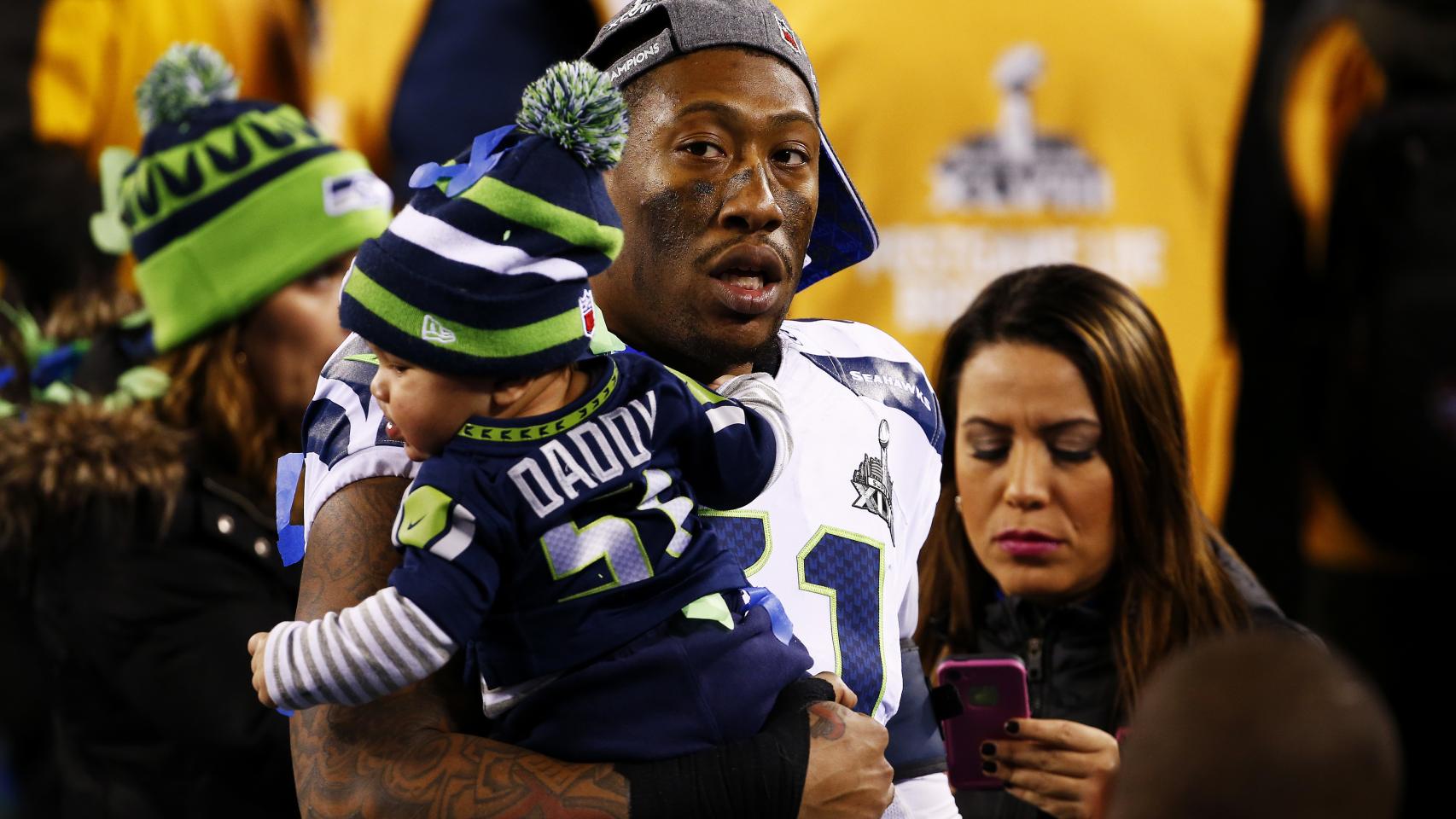Bruce Irvin con su hijo.