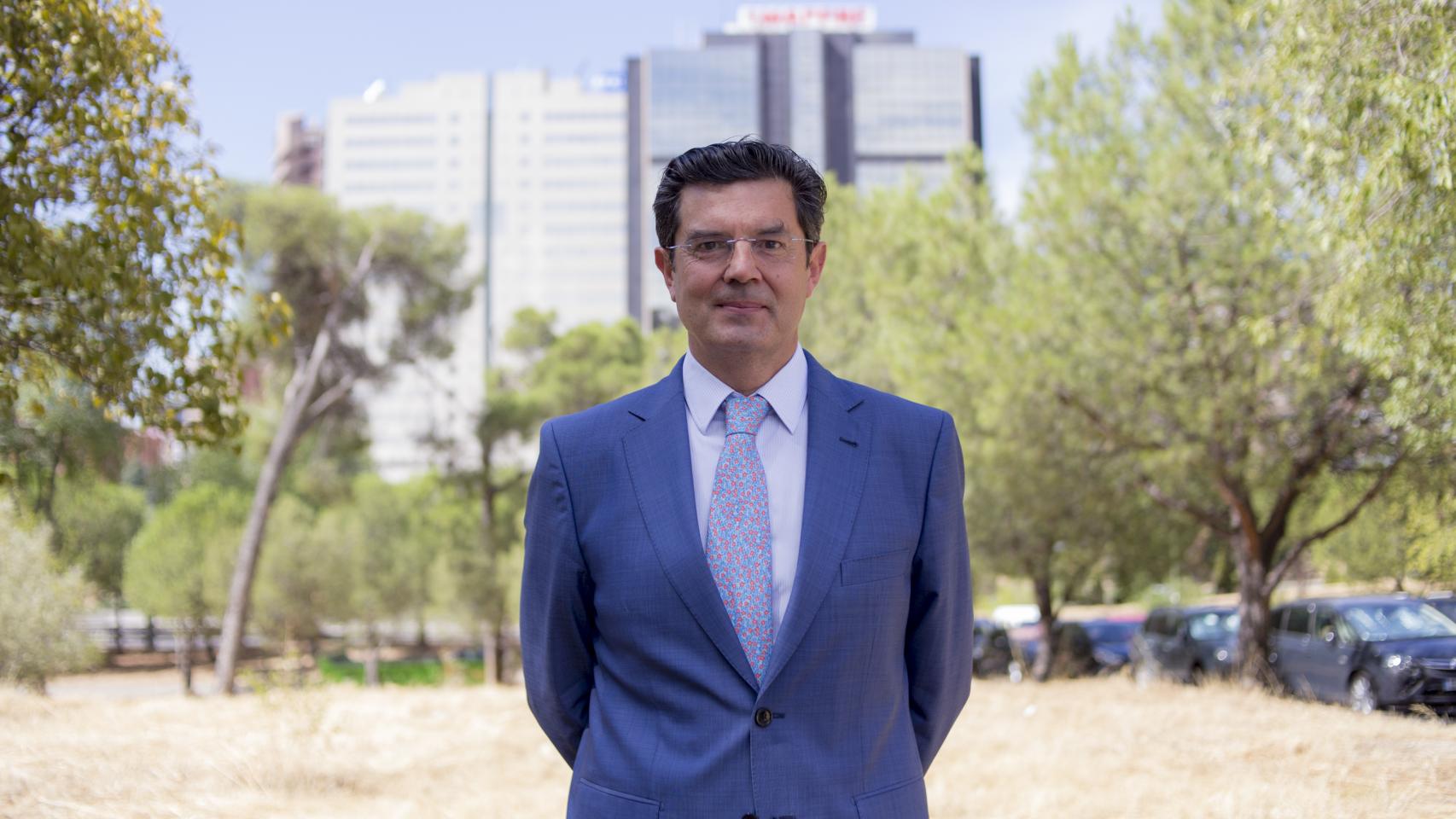 El profesor Ortega Carcelén cree que un español necesita varias banderas.