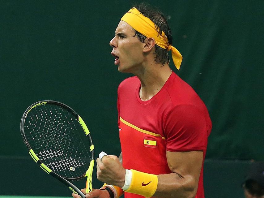 Rafa Nadal celebra un punto en el dobles.
