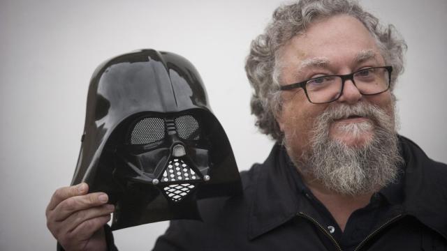 César González, más conocido como Tacho, puso la voz en gallego a Darth Vader.