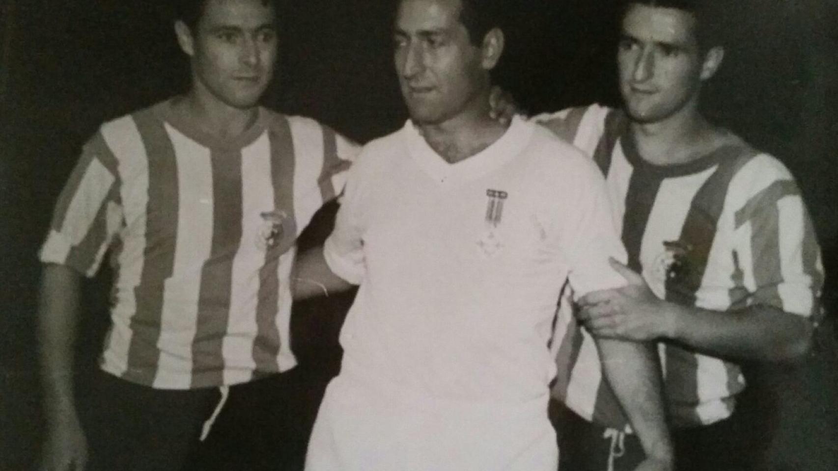 De izquierda a derecha, los hermanos Gento: Julio, Paco y Antonio.
