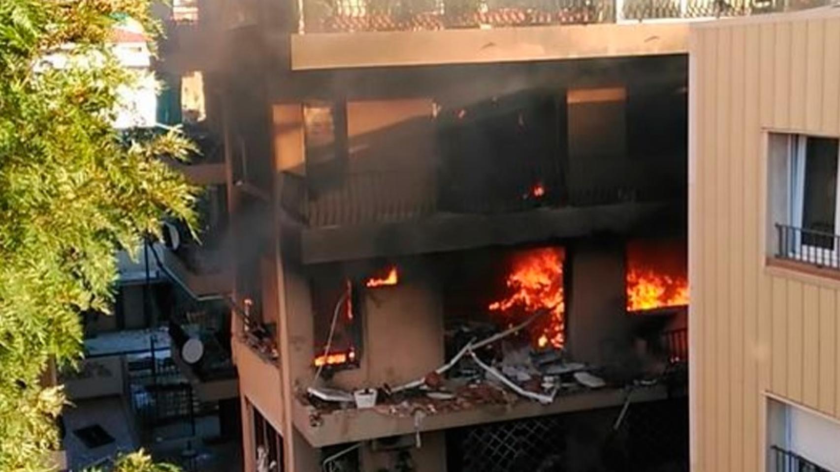 Un muerto y 15 heridos en una explosión por causas desconocidas en un piso en Barcelona