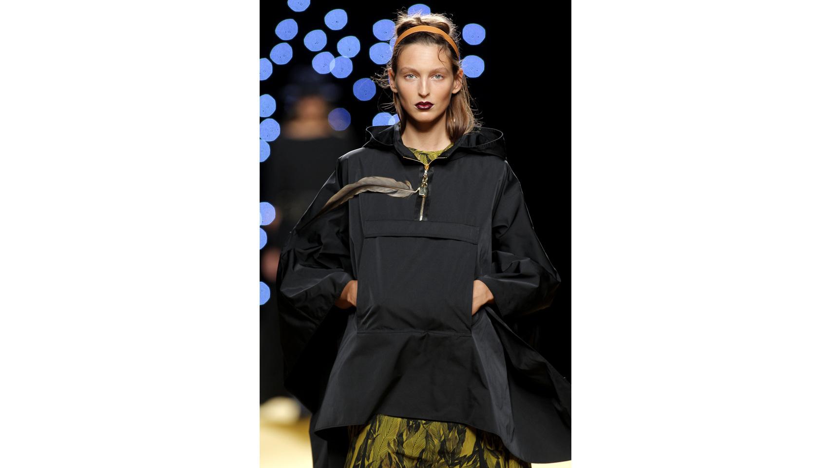 Prendas de entretiempo dominan la pasarela.