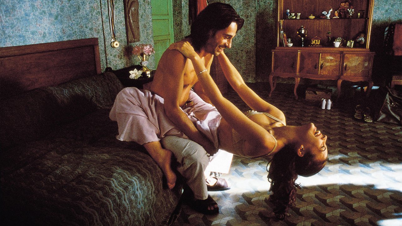 Imagen de la película Son de mar, protagonizada por Leonor Watling y Jordi Mollà.