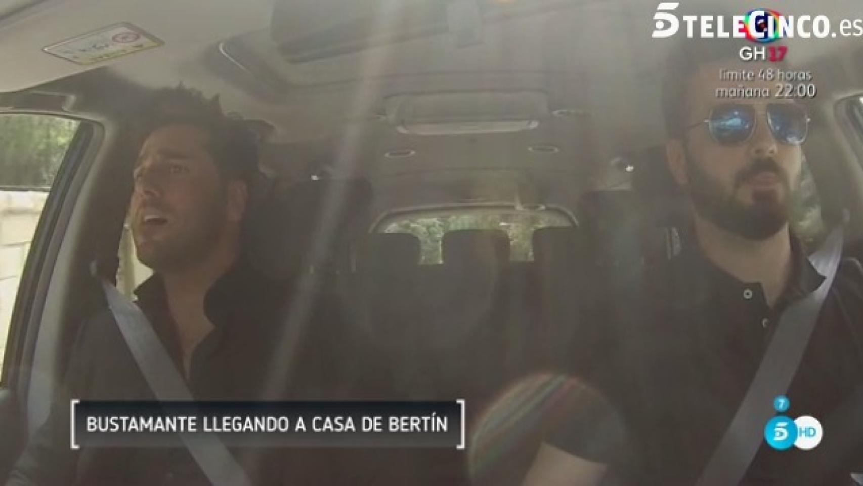 Bustamante con su hermano.