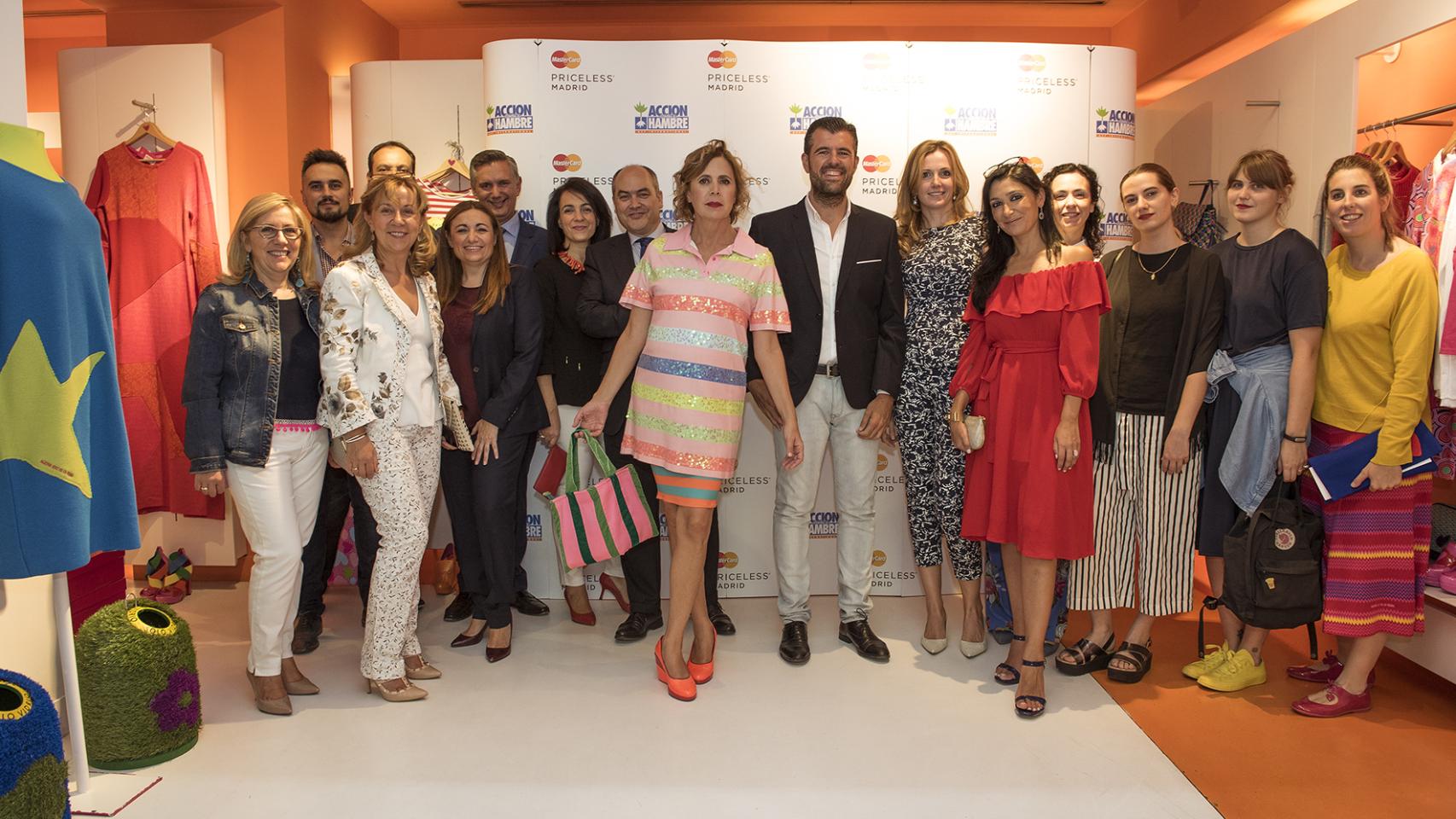 Agatha con algunos de los invitados a la cena